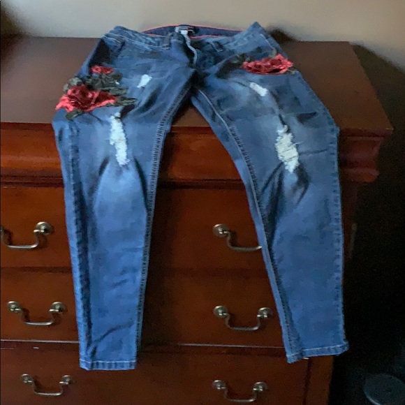 Boom boo skinny jeans with crochet roses #1203 - Picture 4 of 5